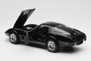 Chevrolet Corvette C3 Negru UT Models 1:18 21071 Metal - imaginea 5 din 8