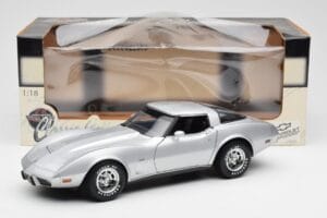 Chevrolet Corvette C3 Argintiu UT Models 1:18 21072 Metal - imaginea 8 din 8