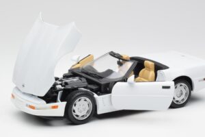 Chevrolet Corvette C4 Cabriolet Alb Maisto 1:18 32830 Metal - imaginea 2 din 8