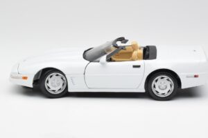 Chevrolet Corvette C4 Cabriolet Alb Maisto 1:18 32830 Metal - imaginea 4 din 8