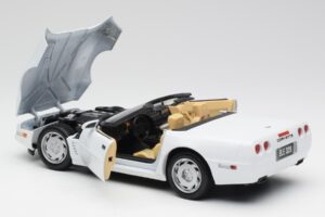 Chevrolet Corvette C4 Cabriolet Alb Maisto 1:18 32830 Metal - imaginea 5 din 8