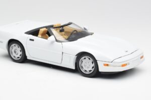 Chevrolet Corvette C4 Cabriolet Alb Maisto 1:18 32830 Metal - imaginea 6 din 8