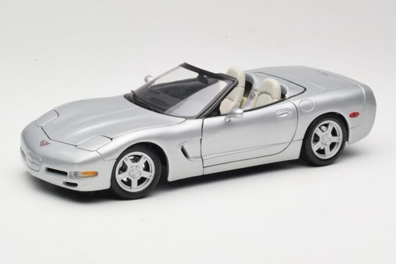 Chevrolet Corvette C5 Cabriolet Argintiu Maisto 1:18 50317 Metal