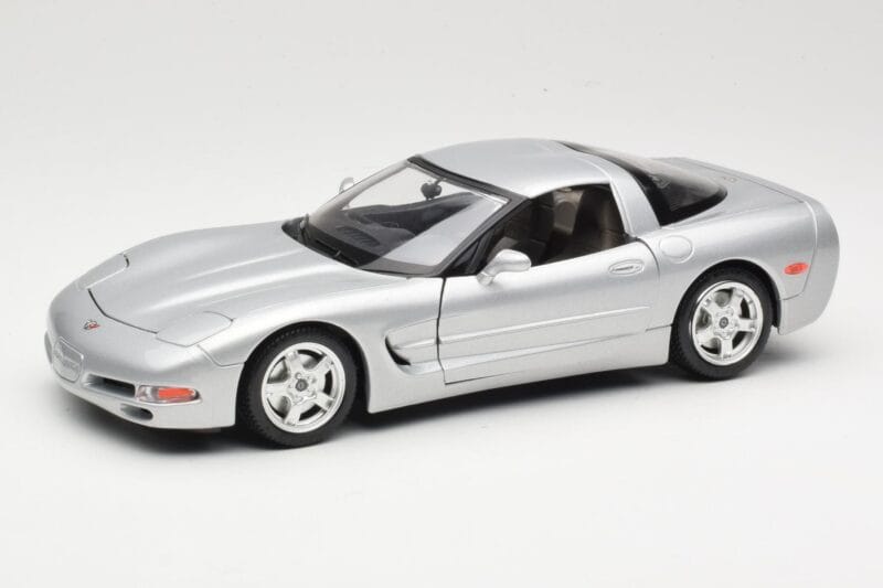 Chevrolet Corvette C5 Argintiu Bburago 1:18 3056 Metal