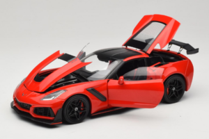 Chevrolet Corvette C7 ZR1 Torch Red IXO 1:18 18RDC243-FO Metal - imaginea 2 din 8