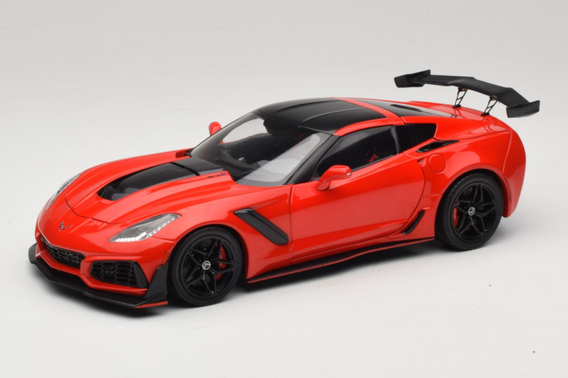 Chevrolet Corvette C7 ZR1 Torch Red IXO 1:18 18RDC243-FO Metal
