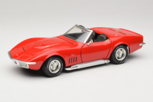 Chevrolet Corvette C3 Cabriolet Roșu Revell 1:18 8833-P1 Metal