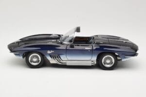Chevrolet Corvette Mako Shark Albastru Închis UT Models 1:18 21061 Metal - imaginea 4 din 8