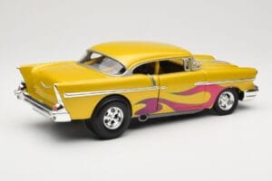 Chevrolet Custom Galben cu Flacără Hot Wheels 1:18 21356 Metal - imaginea 3 din 8