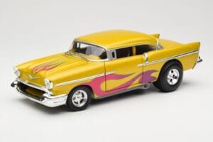 Chevrolet Custom Galben cu Flacără Hot Wheels 1:18 21356 Metal