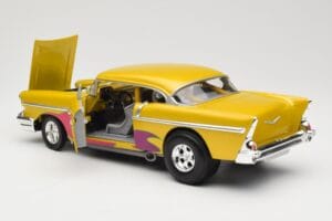 Chevrolet Custom Galben cu Flacără Hot Wheels 1:18 21356 Metal - imaginea 5 din 8