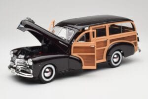Chevrolet Fleetmaster Woody Negru & Wood Panels Maisto 1:18 43697545B Metal - imaginea 2 din 8