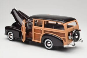Chevrolet Fleetmaster Woody Negru & Wood Panels Maisto 1:18 43697545B Metal - imaginea 5 din 8