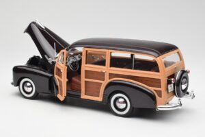 Chevrolet Fleetmaster Woody Maro Maisto 1:18 36854 Metal - imaginea 5 din 8