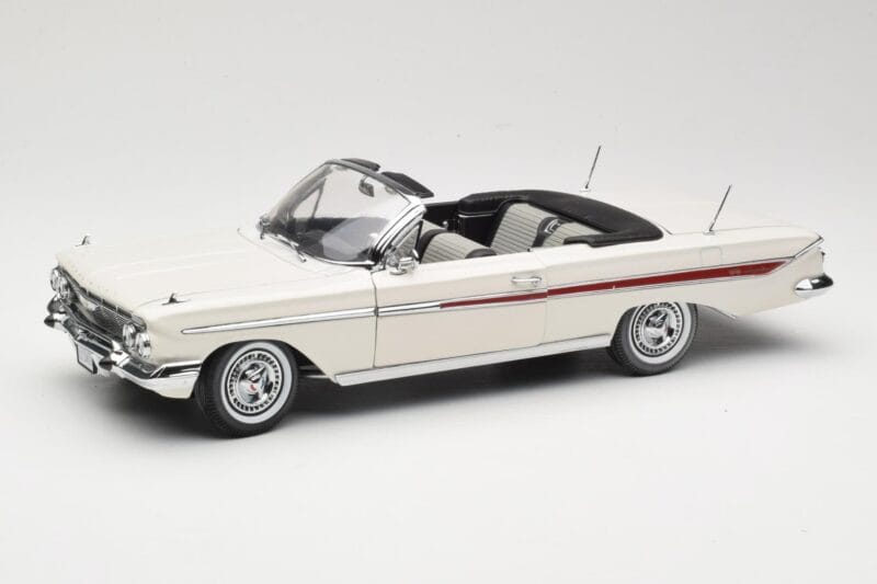 Chevrolet Impala Cabriolet Alb Sun Star 1:18 3405 Metal