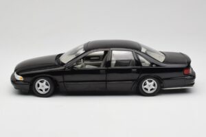 Chevrolet Impala SS Negru UT Models 1:18 21031 Metal - imaginea 4 din 8