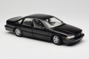 Chevrolet Impala SS Negru UT Models 1:18 21031 Metal - imaginea 6 din 8