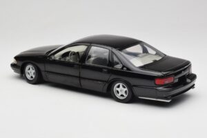 Chevrolet Impala SS Negru UT Models 1:18 21031 Metal - imaginea 7 din 8