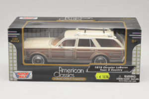 Chrysler LeBaron Town & Country Bej Motormax 1:24 MM7331BG Metal