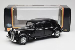 Citroen 15CV 6 Cil Negru Maisto 1:18 31821 Metal - imaginea 8 din 8