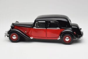 Citroen 15CV 6 Cyl Negru & Roșu Valmy Maisto 1:18 56009 Metal - imaginea 4 din 8