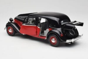 Citroen 15CV 6 Cyl Negru & Roșu Valmy Maisto 1:18 56009 Metal - imaginea 5 din 8