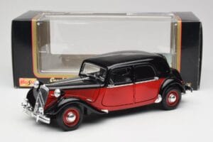 Citroen 15CV 6 Cyl Negru & Roșu Valmy Maisto 1:18 56009 Metal - imaginea 8 din 8