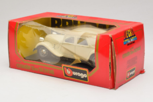 Citroen 15CV Traction Avant Bej Bburago 1:24 1501-B1 Metal - imaginea 3 din 3