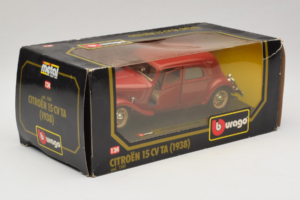 Citroen 15CV TA Roșu Bburago 1:24 1501 Metal - imaginea 2 din 3