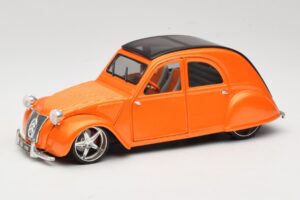 Citroen 2CV Portocaliu Maisto 1:18 31321 Metal