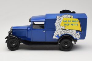 Citroen C4 F Pas de Pneus Trop Petit Albastru Solido 1:18 151235-00 Metal - imaginea 4 din 8