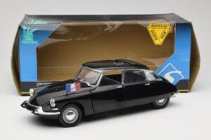 Citroen DS Presidentielle Gri Solido 1:18 8035 Metal - imaginea 8 din 8