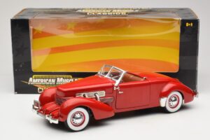 Cord 812 Cabriolet Roșu American Muscle 1:18 32158 Metal - imaginea 8 din 8