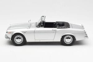 Datsun Fairlady 2000 SR311 Roadster Argintiu AUTOart 1:18 77432 Metal - imaginea 4 din 8