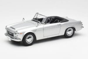 Datsun Fairlady 2000 SR311 Roadster Argintiu AUTOart 1:18 77432 Metal