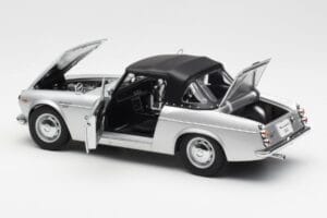 Datsun Fairlady 2000 SR311 Roadster Argintiu AUTOart 1:18 77432 Metal - imaginea 5 din 8