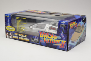 DeLorean DMC-12 Time Machine Back to the Future II Diamond 1:15 210123 Metal - imaginea 3 din 3