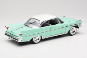 DeSoto Adventurer Verde Road Signature 1:18 92738-R1 Metal - imaginea 3 din 8