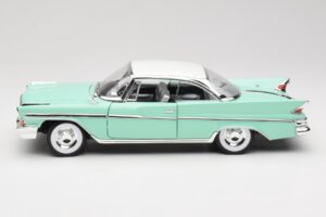 DeSoto Adventurer Verde Road Signature 1:18 92738-R1 Metal - imaginea 4 din 8