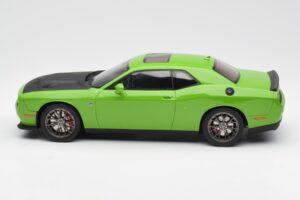 Dodge Challenger SRT Hellcat Verde GT Spirit 1:18 GT168 Rășină - imaginea 3 din 6