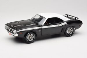 Dodge Challenger R/T Negru & Alb ERTL 1:18 36549 Metal