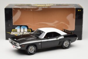Dodge Challenger R/T Negru & Alb ERTL 1:18 36549 Metal - imaginea 8 din 8