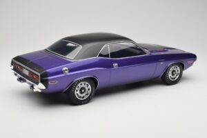 Dodge Challenger R/T Plum Crazy Otto 1:12 G083 Rășină - imaginea 2 din 6