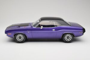Dodge Challenger R/T Plum Crazy Otto 1:12 G083 Rășină - imaginea 3 din 6