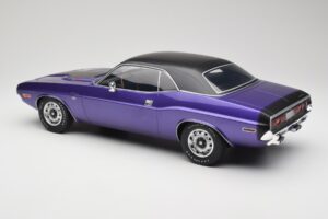 Dodge Challenger R/T Plum Crazy Otto 1:12 G083 Rășină - imaginea 5 din 6