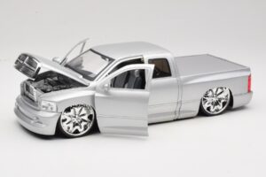 Dodge Ram Tuned Argintiu Jada 1:18 63162-SM Metal - imaginea 2 din 8
