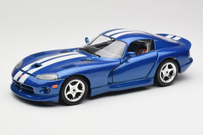 Dodge Viper GTS SR II Albastru cu Dungi Albe Bburago 1:18 3330 Metal