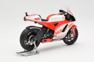 Ducati Desmosedici GP11 #8 H. Barbera Ducati MotoGP Team MotoGP 2011 Minichamps 1:12 123110008 Metal - imaginea 3 din 6