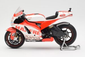 Ducati Desmosedici GP11 #8 H. Barbera Ducati MotoGP Team MotoGP 2011 Minichamps 1:12 123110008 Metal