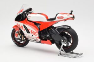 Ducati Desmosedici GP11 #8 H. Barbera Ducati MotoGP Team MotoGP 2011 Minichamps 1:12 123110008 Metal - imaginea 5 din 6